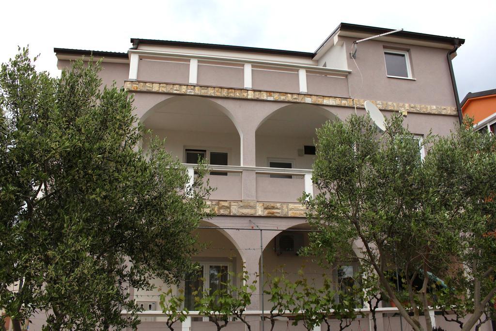 Apartments Beba Vir Buitenkant foto